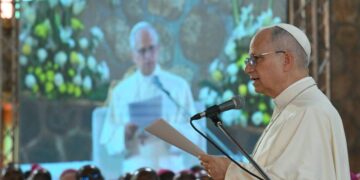 El Papa León XIV denuncia que “el mundo está siendo devastado por un puñado de tiranos”