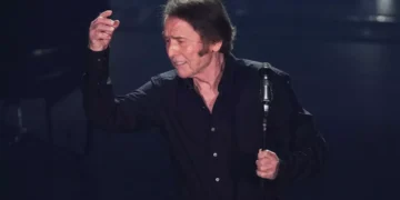 Raphael contiene las lagrimas en su reencuentro con México