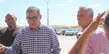 Grupo de morenistas presenta queja formal por baches y deterioro del pavimento en Juárez