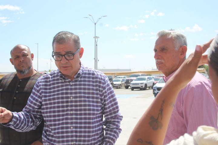 Grupo de morenistas presenta queja formal por baches y deterioro del pavimento en Juárez