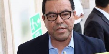 La opereta de Abelardo Valenzuela/ Un charal como trofeo máximo/ El triste legado de Valenzuela