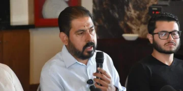 Hugo González elude preguntas clave sobre financiamiento de eventos de Morena