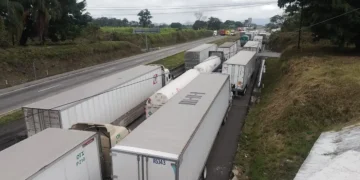 Transportistas y campesinos bloquean carreteras en al menos 20 estados por inseguridad y falta de apoyos al campo