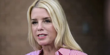 Trump destituye a Pam Bondi como fiscal general de EE.UU.