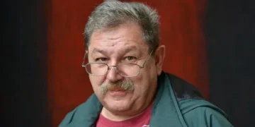 Paco Taibo en el CCF; Regalará libros a jóvenes el FCE