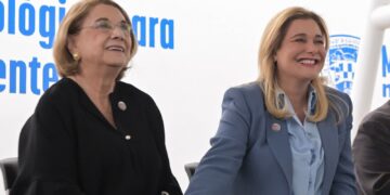 Maru Campos felicita a las madres chihuahuenses en su día