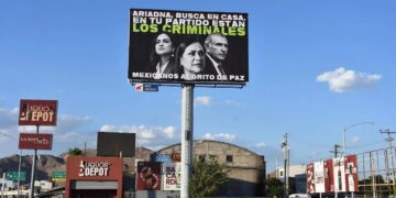 Chihuahua se prepara para marcha de Morena contra Maru Campos en medio de vallas y espectaculares