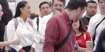 Tensión en el aeropuerto de Chihuahua por llegada de dirigentes nacionales de Morena