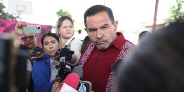 Pérez Cuéllar presume salarios y equipamiento de Bomberos de Juárez
