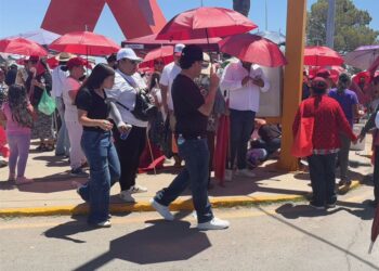 Dos personas desmayadas durante concentración en la Plaza de la X