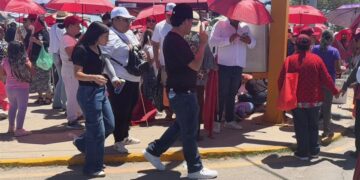 Dos personas desmayadas durante concentración en la Plaza de la X