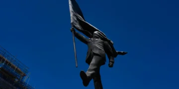 Banksy Reivindica Escultura en el Centro de Londres