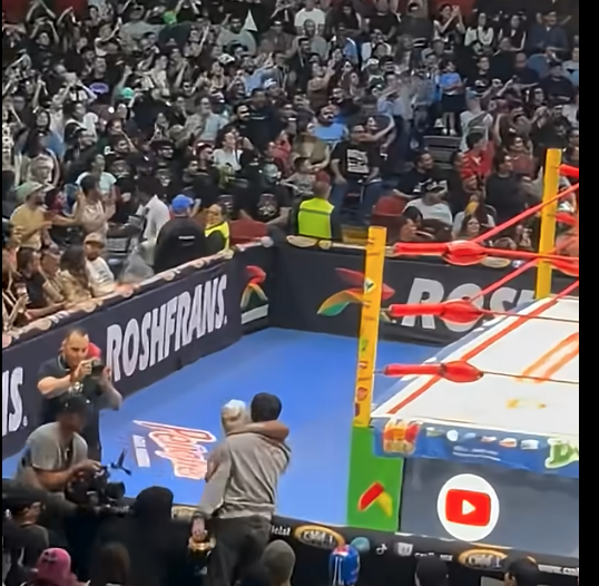 Místico saluda a integrantes de BTS en la Arena México y el momento se viraliza