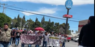 Morenistas marchan en Delicias en protesta contra Maru Campos