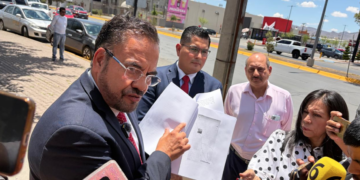 Denuncia Juan Carlos Loera bloqueos carreteros ante la FGR