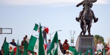 Tensión en Chihuahua: Morena marcha contra Maru Campos 