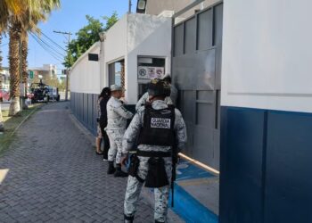 Arturo Zuany y siete agentes de la FGE comparecen ante la FGR en Ciudad Juárez por caso de narcolaboratorio