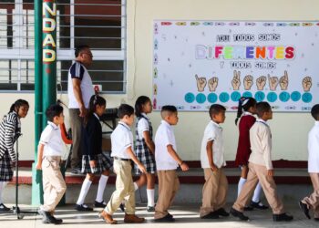 Matiza Sheinbaum recorte al calendario escolar y aclara que es solo una propuesta