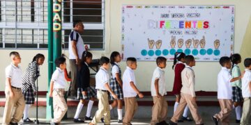 Matiza Sheinbaum recorte al calendario escolar y aclara que es solo una propuesta