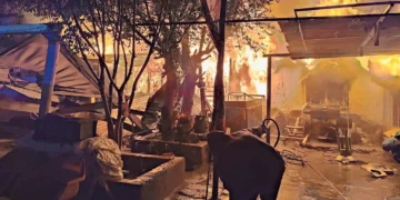 Niña de 14 años muere en incendio al regresar por su perro en Ciudad Juárez