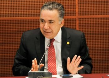 Solicita Enrique Inzunza licencia al Senado