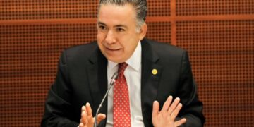 Solicita Enrique Inzunza licencia al Senado