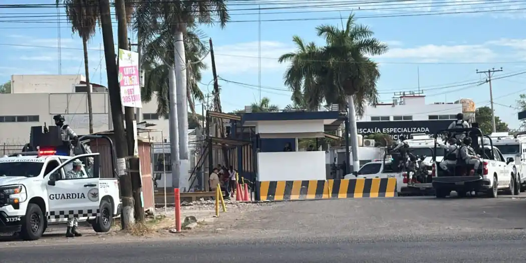 Suspenden visitas en penal de Culiacán tras riña que dejó siete reos sin vida y un herido