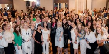 Más de 500 mujeres juarenses arropan a Marco Bonilla y Karina Olivas en encuentro en Ciudad Juárez