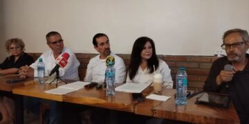 Grupos de docentes suman 2 mil firmas en dos días en apoyo a Andrea Chávez par la gubernatura