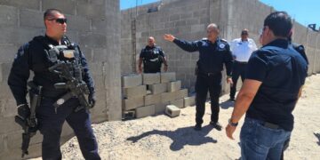 Continua el derrumbe de casas pegadas al muro fronterizo