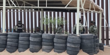 Despliegan campamentos militares en Ciudad Juárez junto al muro internacional