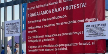 Protesta personal del Salvador Zubirán por escasez de insumos y fallas estructurales
