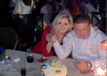 Asisten cientos al festejo de cumpleaños de César Jáuregui en la capital