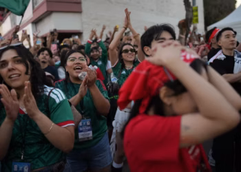 El fútbol hace olvidar el asedio de la migra en la comunidad mexicana de Huntington Park