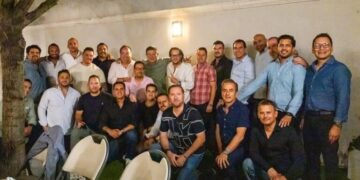 Reactiva César Jáuregui agenda política con jóvenes empresarios enfocada en el futuro de la capital