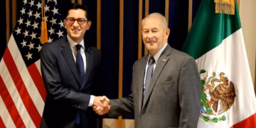 Velasco y Johnson anuncian grupo bilateral para seguridad fronteriza