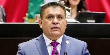 Estudiantes de prácticas y servicio social deben recibir pago: Álex Domínguez
