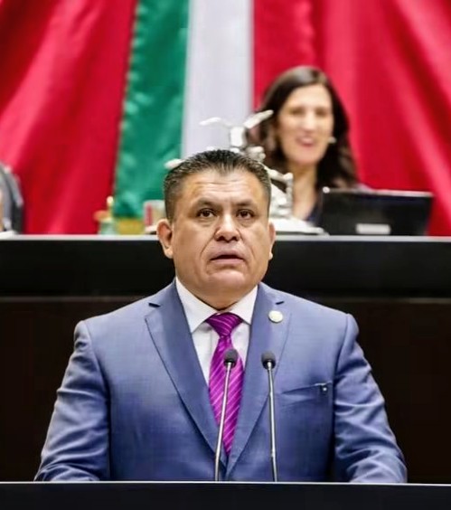 Estudiantes de prácticas y servicio social deben recibir pago: Álex Domínguez