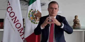 Fin del libre comercio pega a la economía mexicana: Ebrard