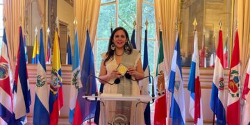 Reconocen en Europa a la chihuahuense Alicia Leos; promueve el mariachi