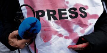 Exilia la violencia a mil 500 periodistas del mundo