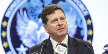 Tras las huellas de… Jay Clayton, de una «oficinita» a Seguridad Nacional de EU