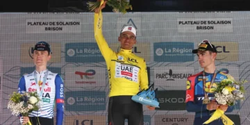Isaac del Toro hace historia al coronarse en el Tour Auvergne-Rhone-Alpes
