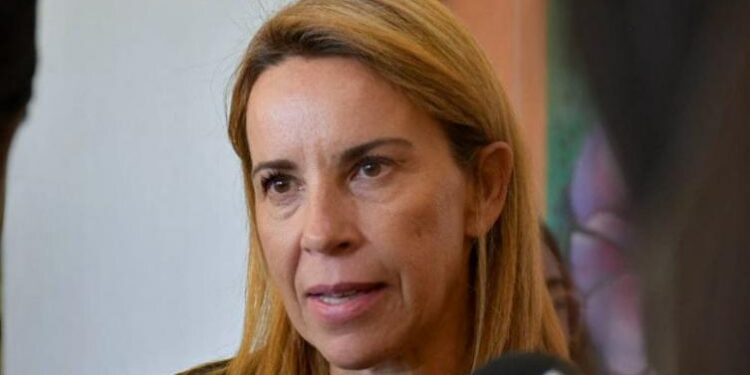 Terna rompe la falsa dualidad/ Pasado priista marca el tablero/ Estrategia ante choque de trenes 