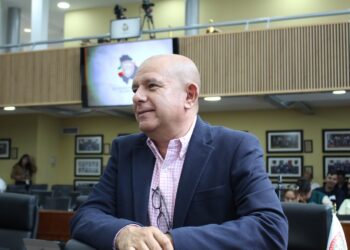 Llama Cuauhtémoc Estrada a debatir la redistribución del impuesto universitario
