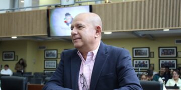 Llama Cuauhtémoc Estrada a debatir la redistribución del impuesto universitario