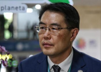 Embajador de China cuestiona la democracia y el sistema económico estadounidense