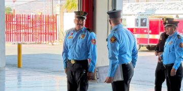 Último pase de lista para el teniente Enoc García tras 26 años como bombero