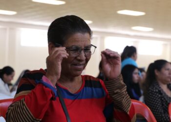 DIF Estatal entrega auxiliares auditivos y lentes en la Sierra Tarahumara