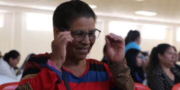 DIF Estatal entrega auxiliares auditivos y lentes en la Sierra Tarahumara